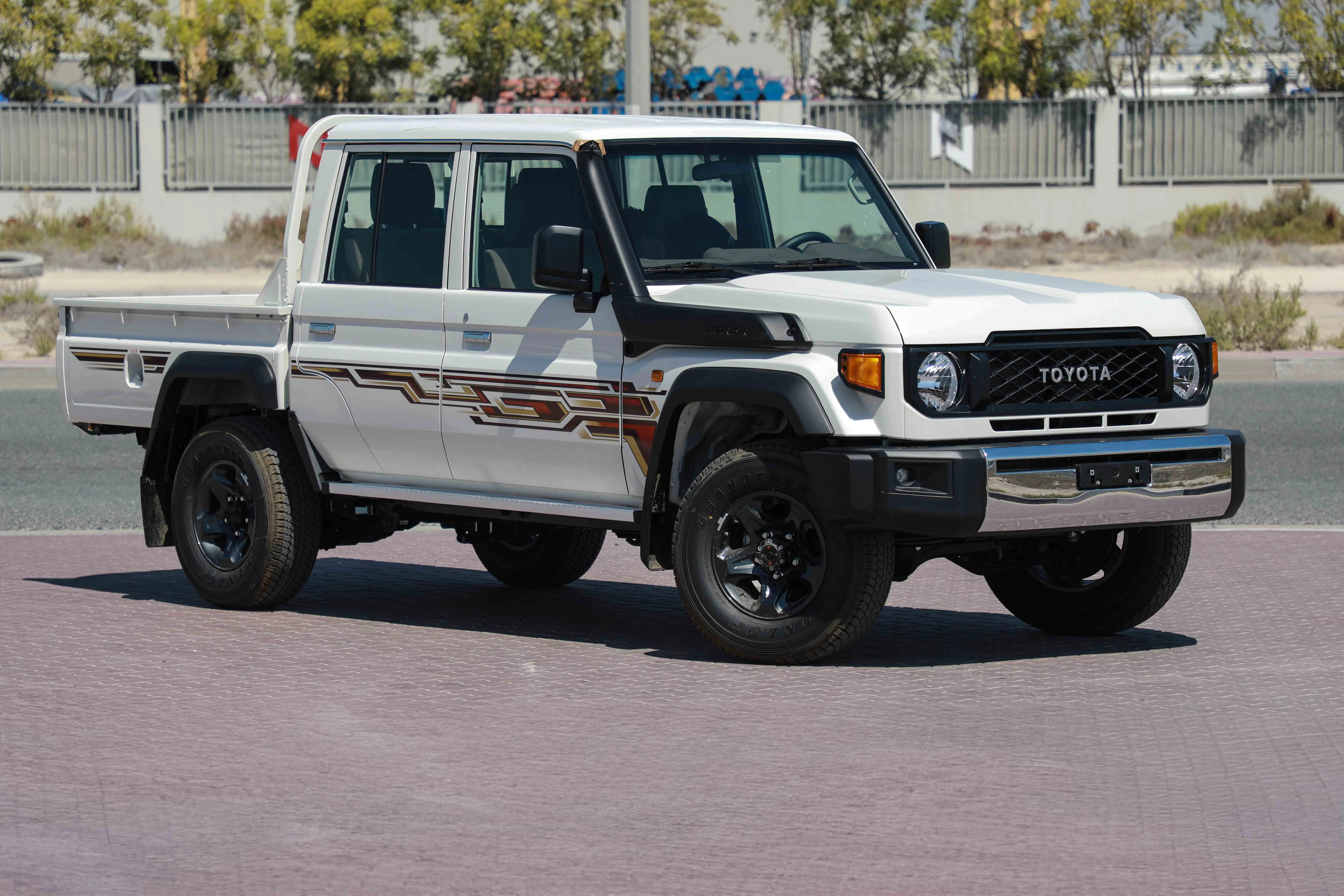 Lc79 TOYOTA LC79 Guides Specs Features Interior Galleries Export Ready ...