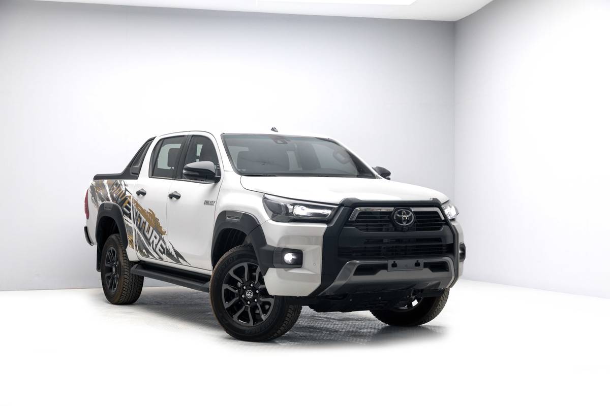 NEW HILUX 4WD PICK UP カタログ Toyota Launches New Hilux in Japan